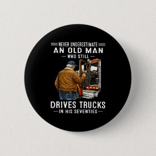 Badge Rond 5 Cm Sous-estimer un vieil homme qui conduit des camion