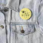 Badge Rond 5 Cm Soyez Bumble Bee Yellow Polka Dot (En situation)