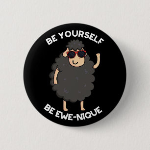 Badge Rond 5 Cm Soyez Ewenique Funny Sheep Pun Dark BG
