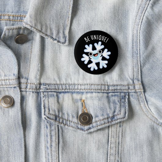 Badge Rond 5 Cm Soyez unique Funny Snowflake Pun Dark BG (En situation)