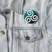 Badge Rond 5 Cm Spirale de Celtic de Triskele (En situation)