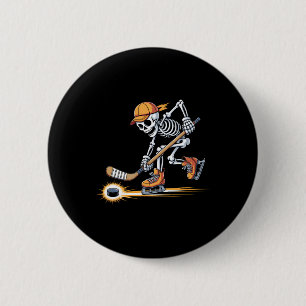 Badge Rond 5 Cm Squelette jouant au hockey sur patins avec casquet