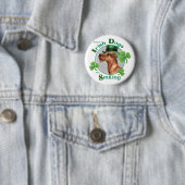 Badge Rond 5 Cm St. Patrick's Day Irish Terrier (En situation)