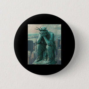 Badge Rond 5 Cm Statue Des Femmes De Liberté Facepalm Col V