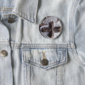 Badge Rond 5 Cm Staurolite, intersection en cristal parfaite (En situation)