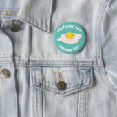 Badge Rond 5 Cm Sunny Side Up Fried Egg Breakfast Custom Text (En situation)