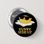 Badge Rond 5 Cm Sunny Side Up Funny Fried Egg Pun Dark BG (Devant & derrière)