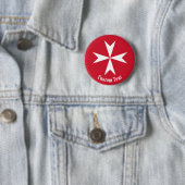 Badge Rond 5 Cm Symbole de la Croix de Malte (En situation)