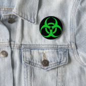 Badge Rond 5 Cm Symbole de risque biologique vert (En situation)