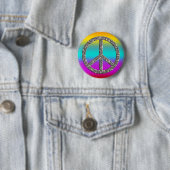 Badge Rond 5 Cm Symbole PEACE - ARGENT (En situation)