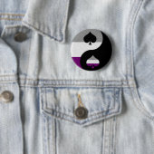 Badge Rond 5 Cm Symbole Yin et Yang de la fierté sexuelle dans le  (En situation)