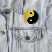 Badge Rond 5 Cm Symbole Yin et Yang | Gold asian philosophie zen (En situation)