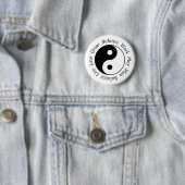 Badge Rond 5 Cm SYMBOLE YIN Yang (En situation)