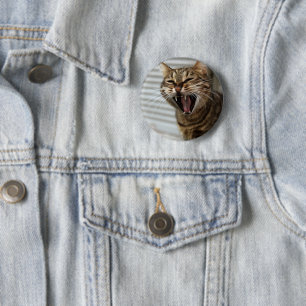 Badge Rond 5 Cm Tabby Cat Yawning Artistic Portrait