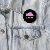 BADGE ROND 5 CM TACOS ROSE (En situation)