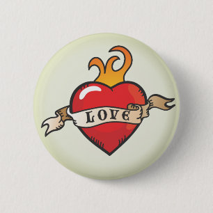 Badge Rond 5 Cm Tatouez le coeur d'amour avec les flammes et le