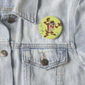 Badge Rond 5 Cm TAZ™ pose 10 (En situation)