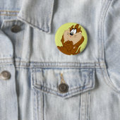 Badge Rond 5 Cm TAZ™ pose 4 (En situation)