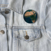 Badge Rond 5 Cm Terre Pleine De L'Espace Au-Dessus Du Continent Af (En situation)