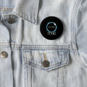 Badge Rond 5 Cm Texas Total Solar Eclipse 2024 Bleu Avril 8 Hommes (En situation)