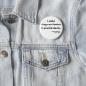 Badge Rond 5 Cm Thomas Jefferson Citation 9a (En situation)