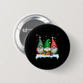 Badge Rond 5 Cm Three Gnomes Tree Lights Men Women Matching Xmas H (Devant & derrière)