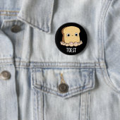 Badge Rond 5 Cm Toest Funny Toast with Toes Pun Dark BG (En situation)