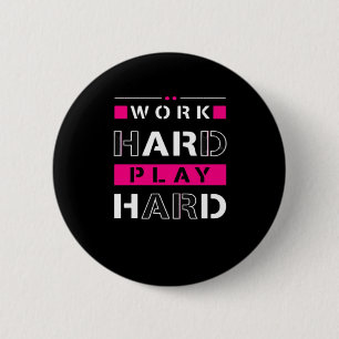 Badge Rond 5 Cm Travailler dur, jouer si dur - Fête du Travail drô