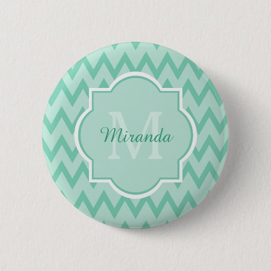 Badge Rond 5 Cm Trendy Mint Green Chevron Zigzag Nom et Monogramme (Devant)