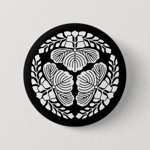 Badge Rond 5 Cm Trois fleurs de paulownia, têtes tournées vers l'e