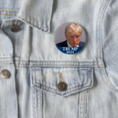Badge Rond 5 Cm Trump 2024 (En situation)