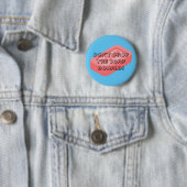 Badge Rond 5 Cm Trump Jail Soap Pin (En situation)