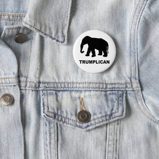 Badge Rond 5 Cm Trumplican popular political (En situation)