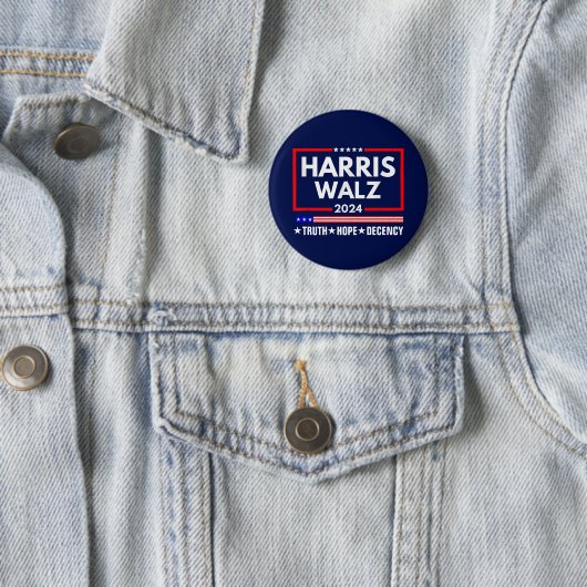 Badge Rond 5 Cm Truth Hope Decency Harris Walz 2024 (En situation)
