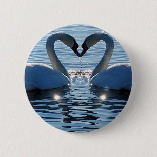 Badge Rond 5 Cm Un baiser de coeur de cygne, réflexions de l'amou