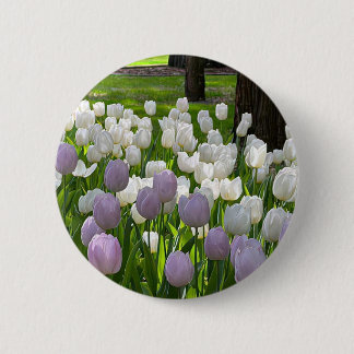 Badge Rond 5 Cm Un broche avec de belles fleurs blanches et violet