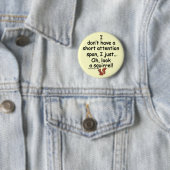 Badge Rond 5 Cm Un Écureuil À Courte Attention Dit : (En situation)