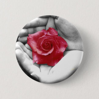 Badge Rond 5 Cm Un rose dans la main 2