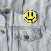 Badge Rond 5 Cm Un sourire pointu (En situation)