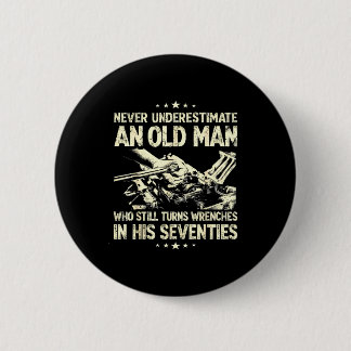 Badge Rond 5 Cm Underestimate an old man who turns wrenches 