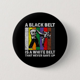 Badge Rond 5 Cm Une Ceinture Noire Est Une Ceinture Blanche Qui N'