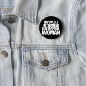 Badge Rond 5 Cm Une femme irrésistible Noire (En situation)