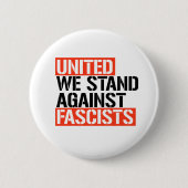 BADGE ROND 5 CM UNIS NOUS SOMMES CONTRE LE FASCISME (Devant)