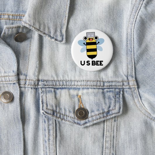 Badge Rond 5 Cm US Bee Funny USB Technical Pun (En situation)