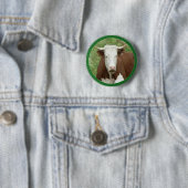 Badge Rond 5 Cm Vache dans le bouton arrière-épingle de l'herbe (En situation)