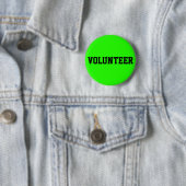 Badge Rond 5 Cm Vert clair customisé par volontaire (En situation)