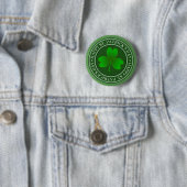 Badge Rond 5 Cm Vert Shamrock de la Saint-Patrick (En situation)