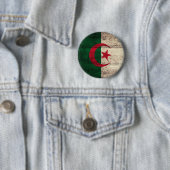 Badge Rond 5 Cm Vieux drapeau en bois de l'Algérie (En situation)
