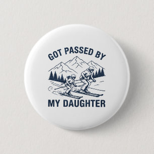 Badge Rond 5 Cm Vintage Piéton Renversé Par Ma Fille Drôle Ski Rét