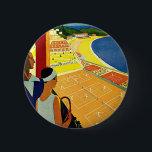Badge Rond 5 Cm Vintage voyage, Tennis, Sports, Monte Carlo Monaco<br><div class="desc">Illustration vintage Poster de voyage européen ou étiquette de bagage de Monte Carlo à Monaco avec un couple tenant des raquettes de tennis et regardant un tournoi de tennis près de la plage et la belle mer Méditerranée bleue. Amour et romantisme sur les courts de tennis. Monte Carlo est le...</div>